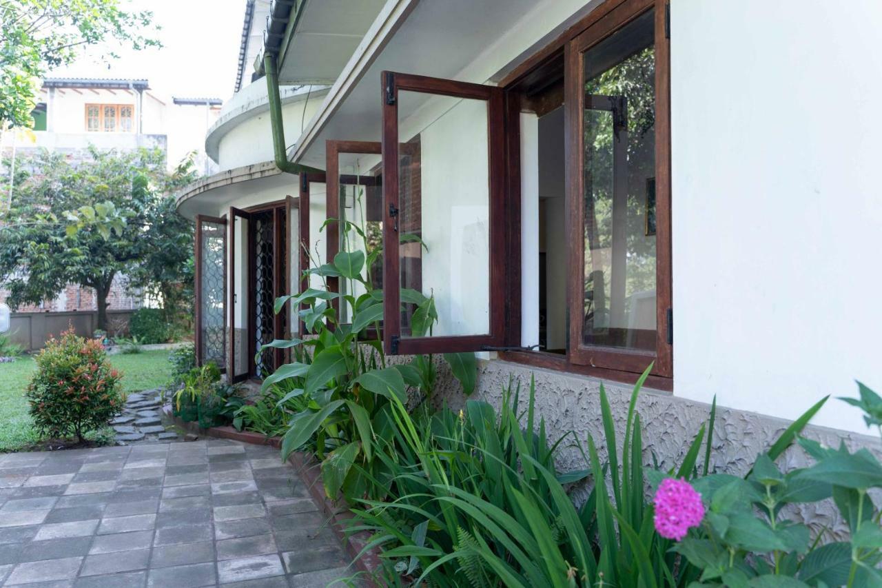 Don'S Lounge & Villa Kandy Exteriör bild