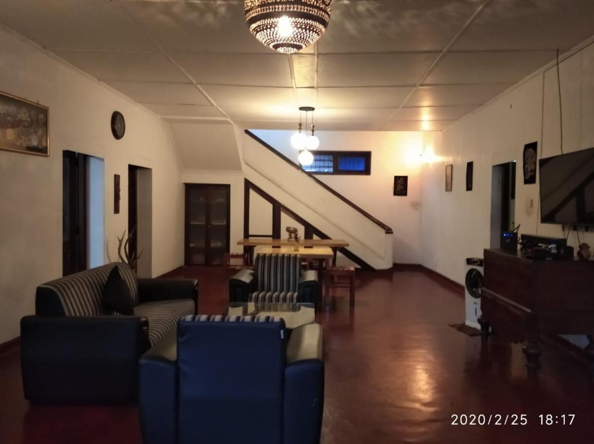 Don'S Lounge & Villa Kandy Exteriör bild