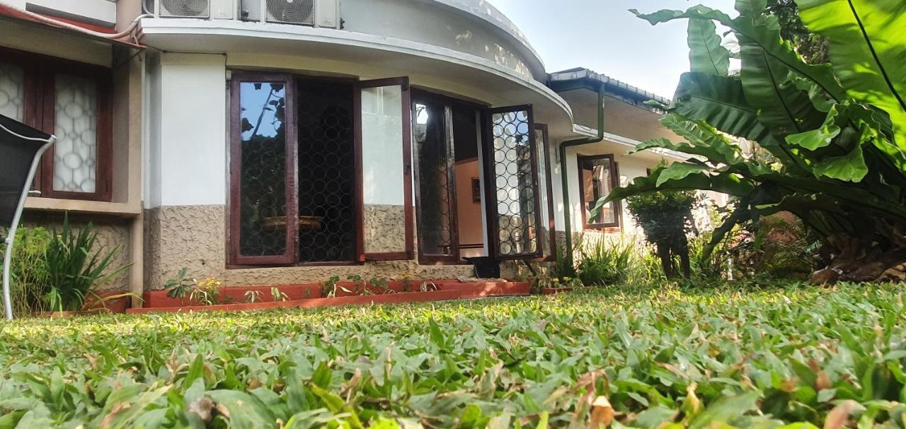 Don'S Lounge & Villa Kandy Exteriör bild
