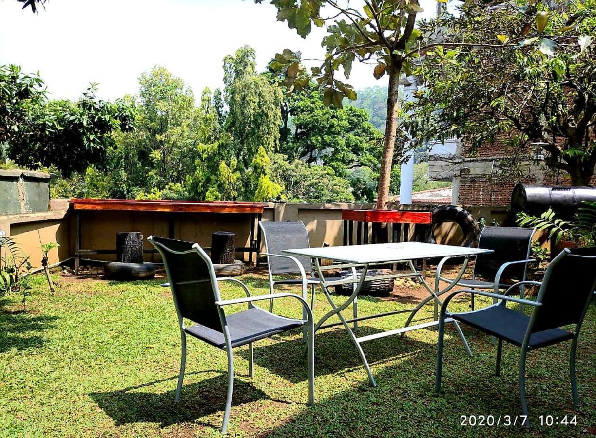 Don'S Lounge & Villa Kandy Exteriör bild