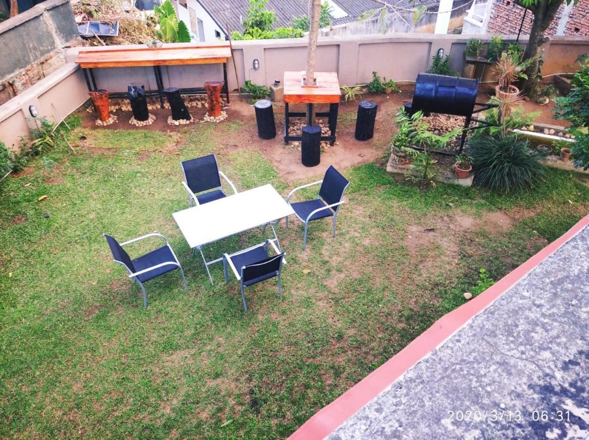 Don'S Lounge & Villa Kandy Exteriör bild